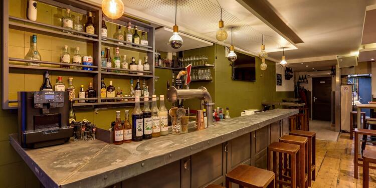 Histor, bar