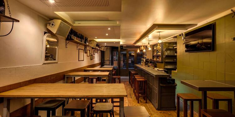Histor, bar