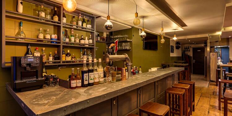 Histor, bar