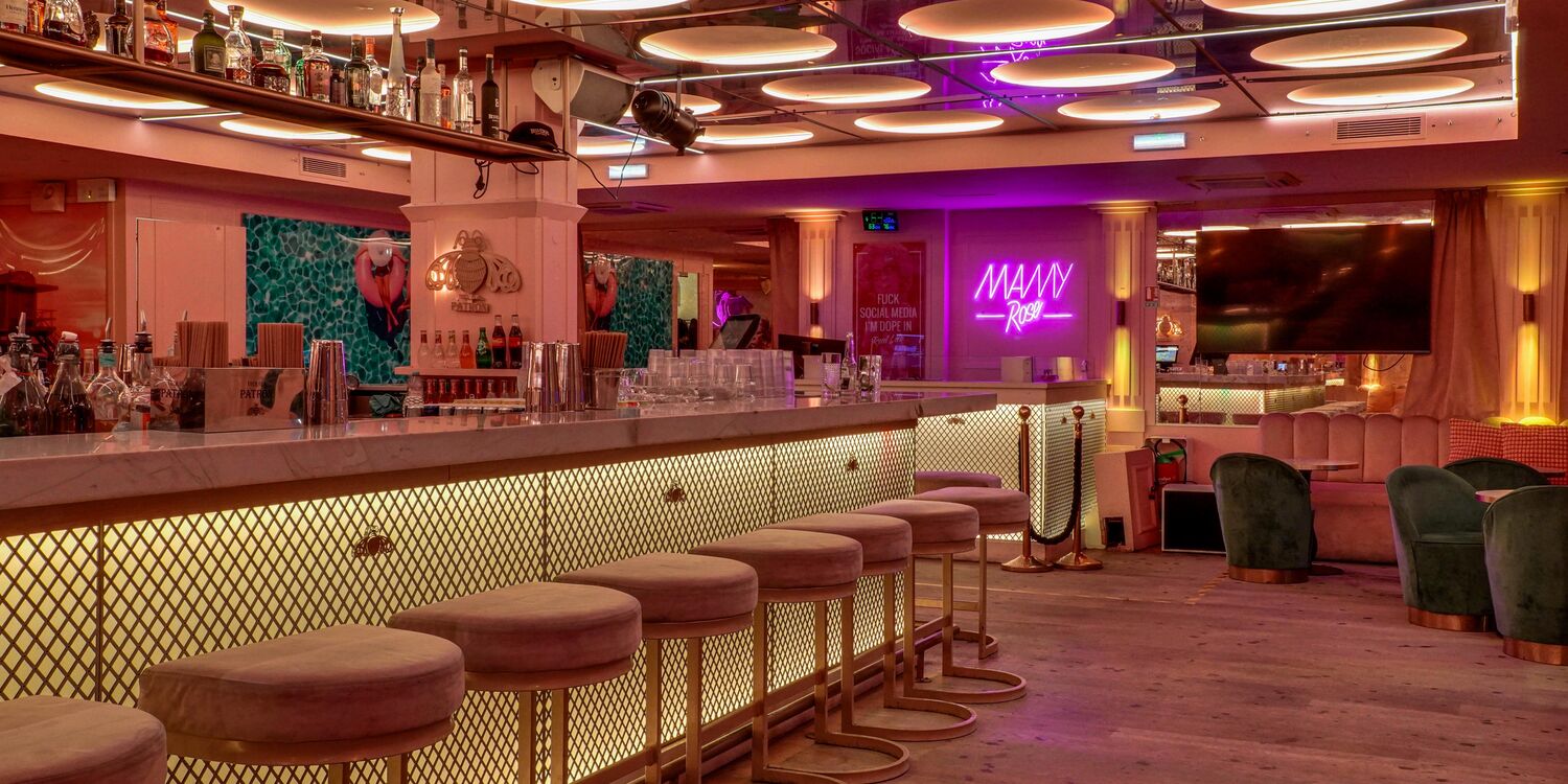MAMY Rose, bar