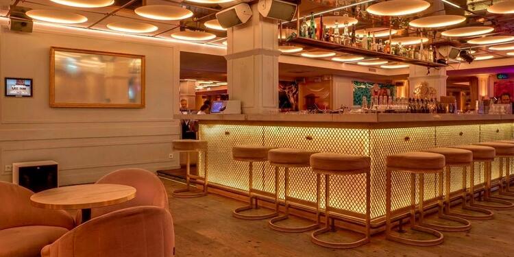 MAMY Rose, bar