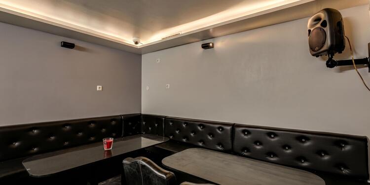 Deck 13, bar