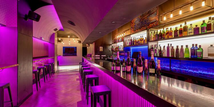 19 días, bar