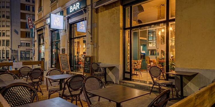L'improbable bar, bar