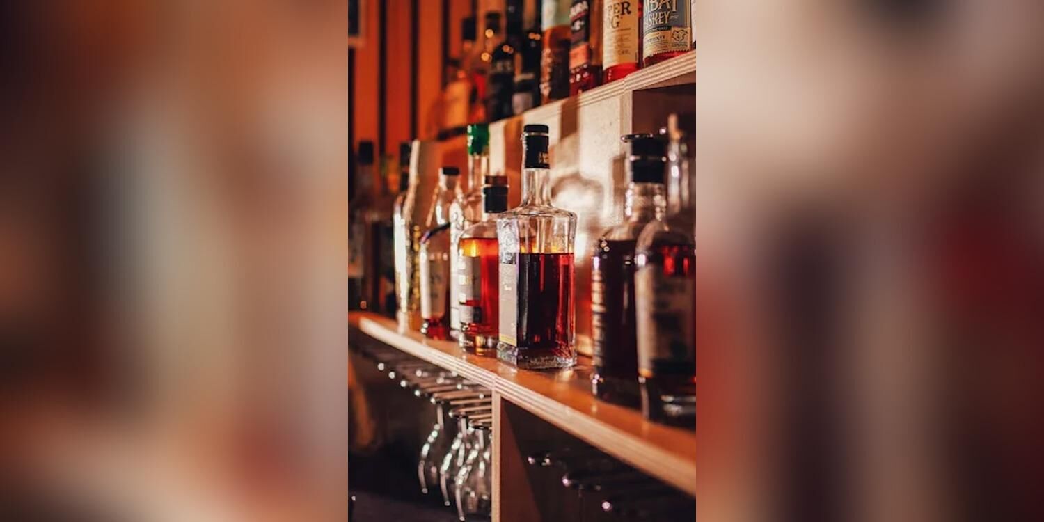 V AND B SAINT HERBLAIN, bar