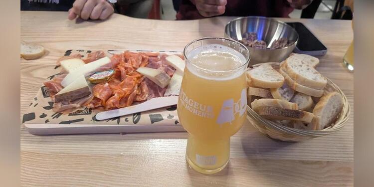 V AND B SAINT HERBLAIN, bar