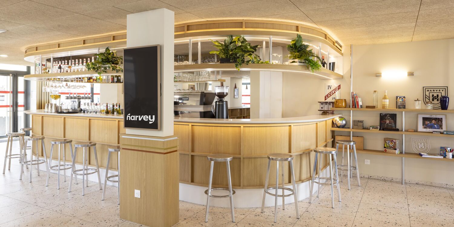Club House - Harvey Chartres, bar, Bar