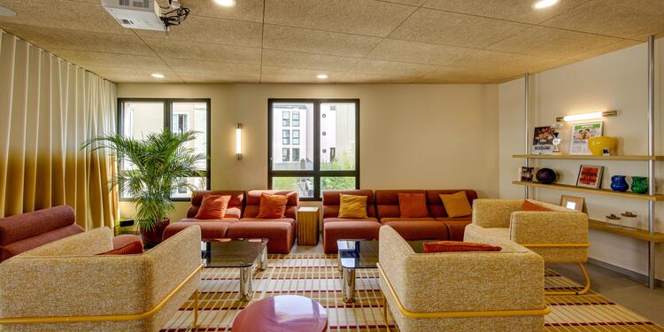 Club House - Harvey Chartres, bar