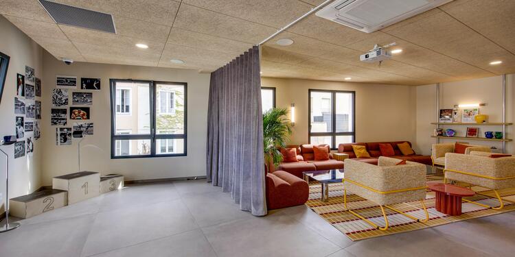 Club House - Harvey Chartres, bar
