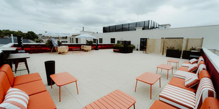 Club House - Harvey Chartres, bar