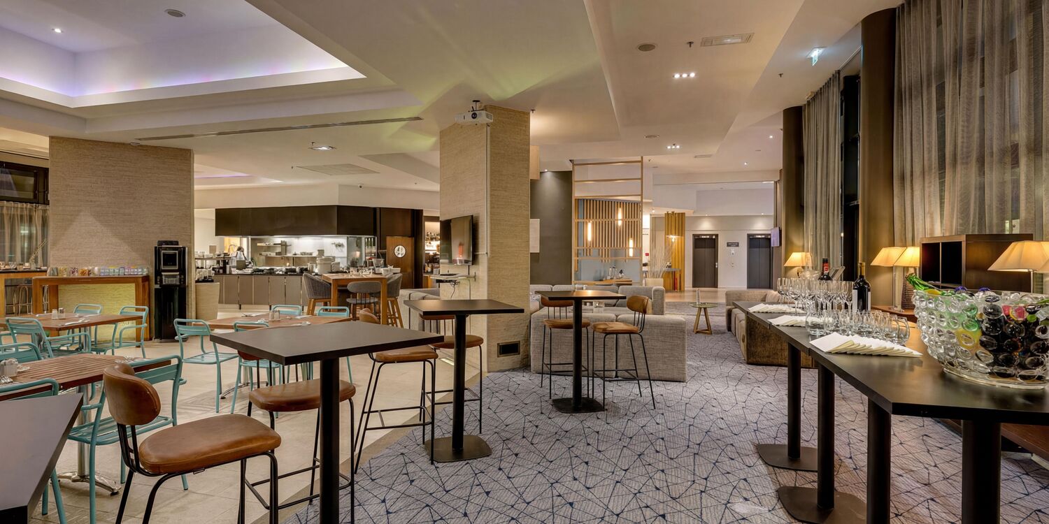 Courtyard Kitchen & Bar, bar