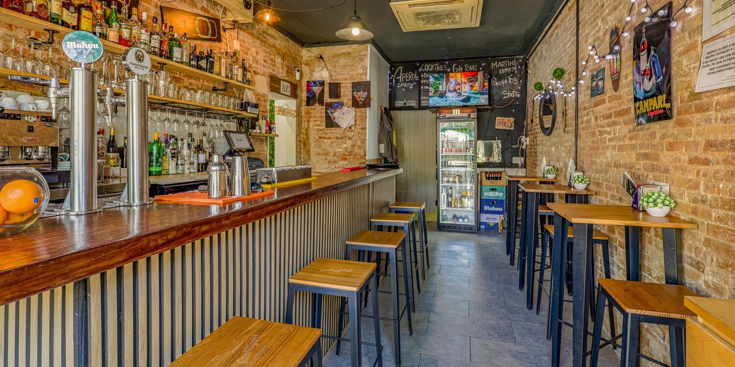 Diagonal 241, bar