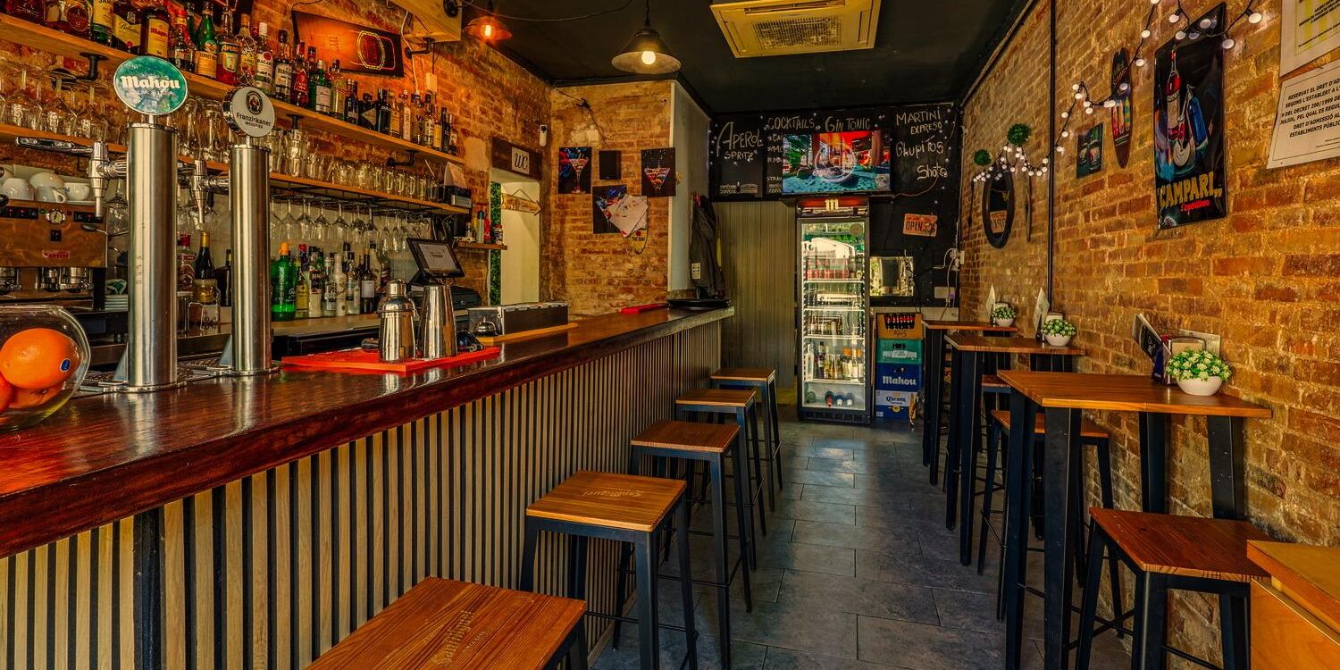 Diagonal 241, bar