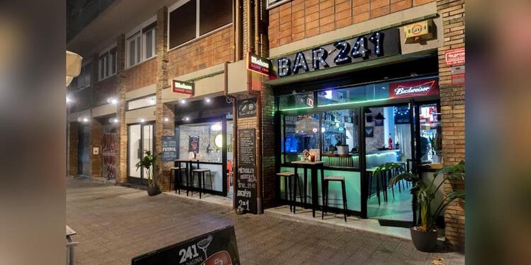 Diagonal 241, bar