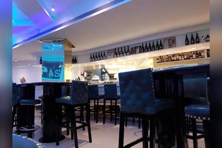 Bar vint-i-quatre, Bar Barcelona Sarrià-Sant Gervasi #0