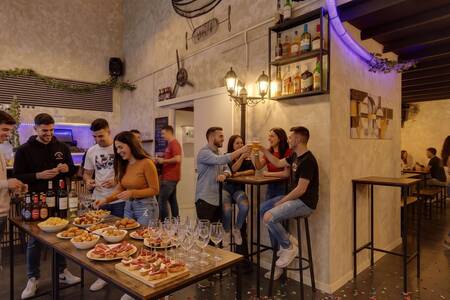 Hidden District, Bar Barcelona Clot #0