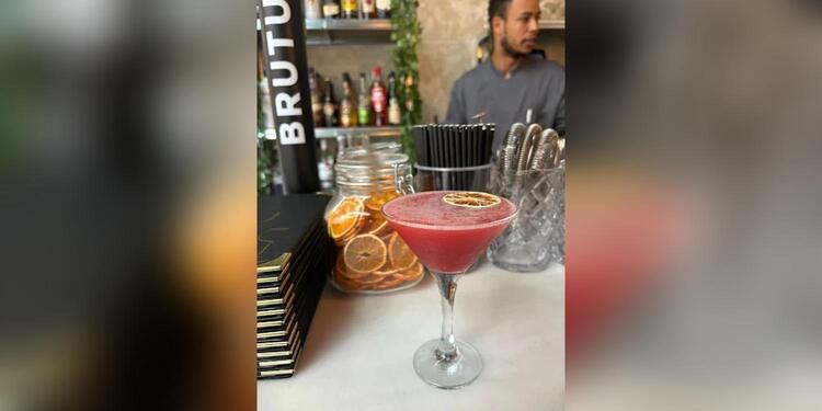 Hidden District, bar