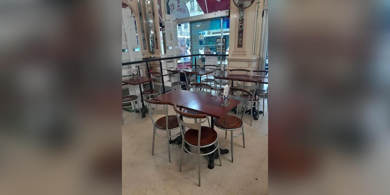 Brasserie des deux avenues, bar