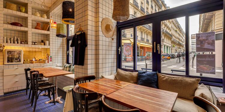Folie, bar