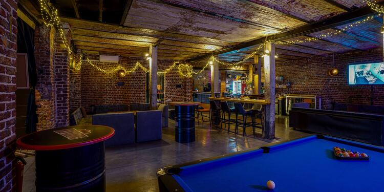 Warrior Factory, bar
