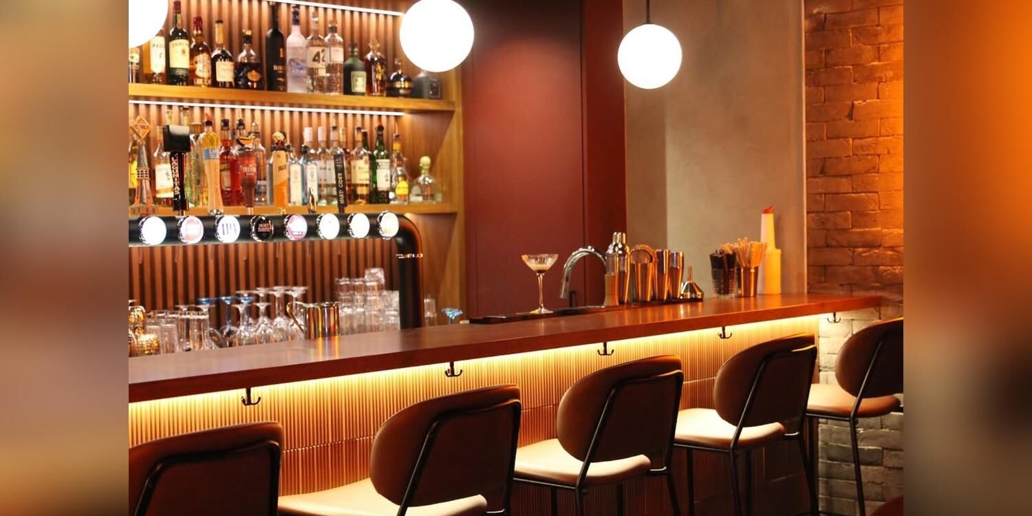 Austerlitz Square Garden, bar