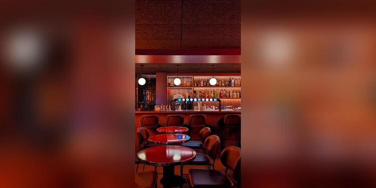 Austerlitz Square Garden, bar