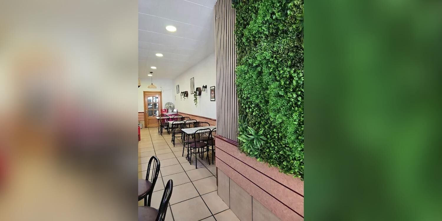 Loren Restrobar, restaurant