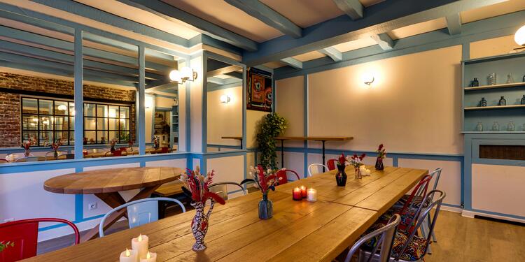 The Bench Café, bar