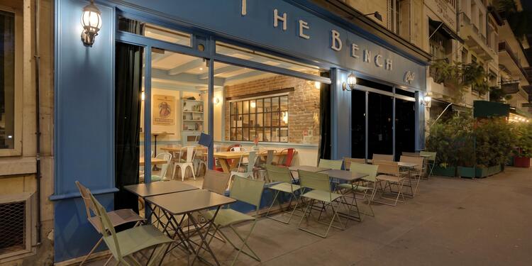 The Bench Café, bar