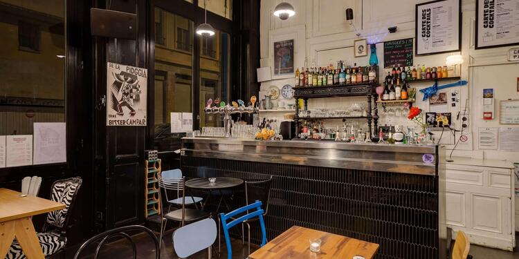 Blue Monday, bar