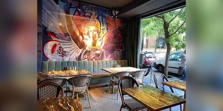 V Modern Italian, bar