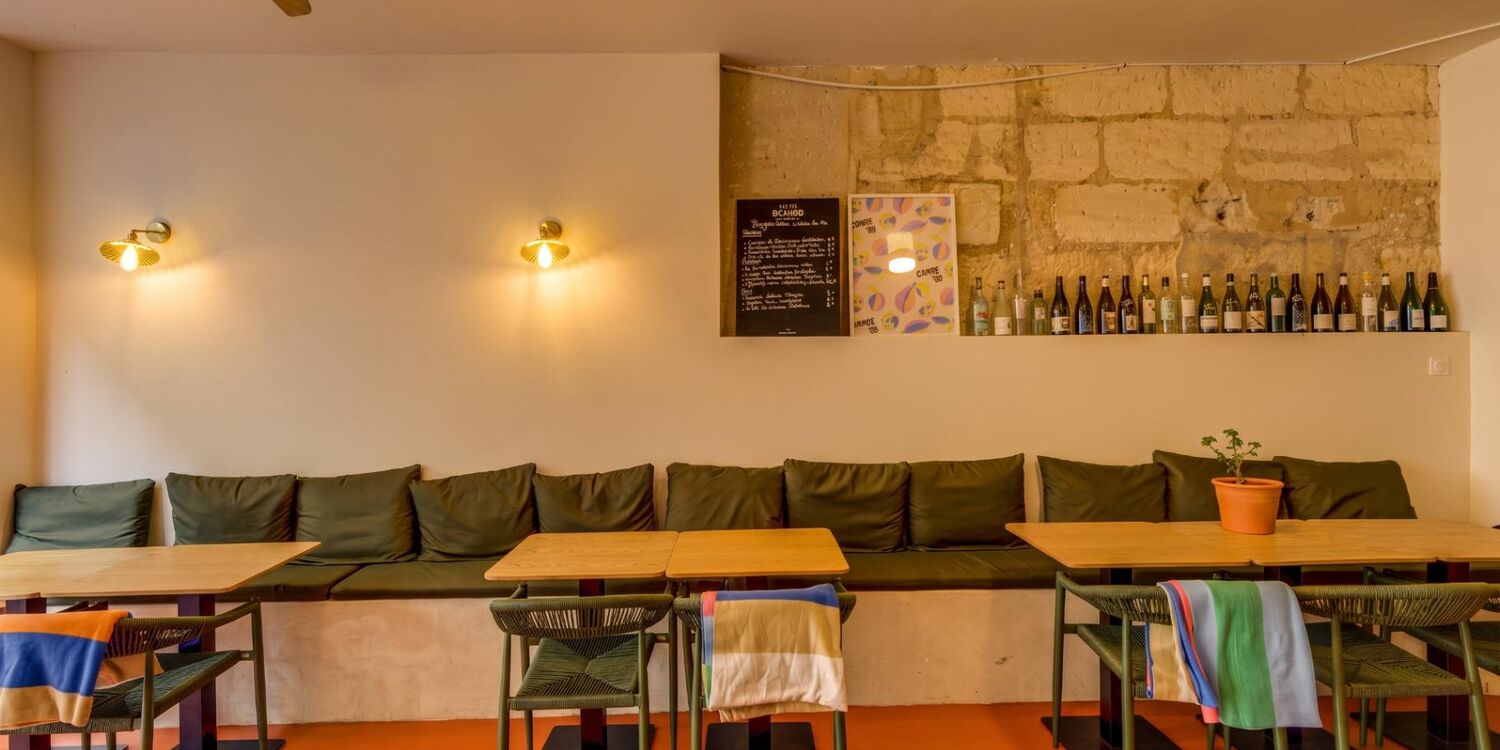 Colores - Bordeaux, bar