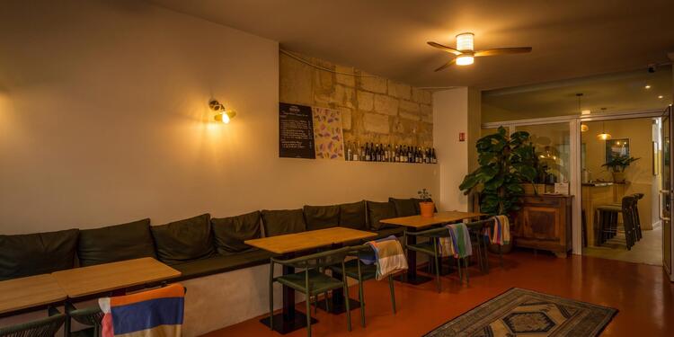 Colores - Bordeaux, bar