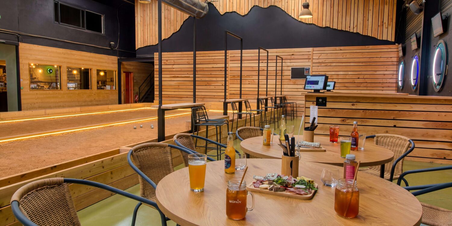 BOMA, bar