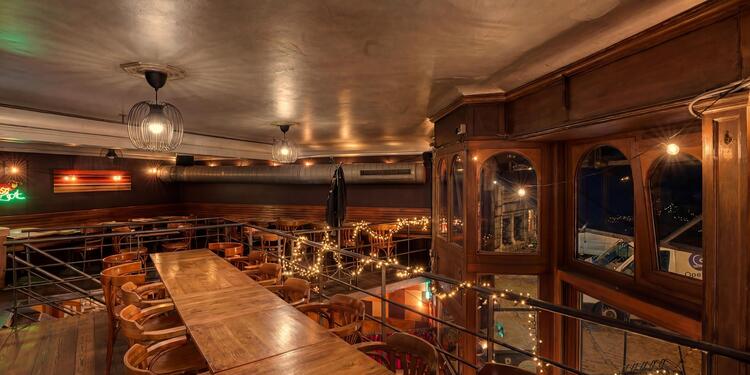 Skievelat Sablon, bar