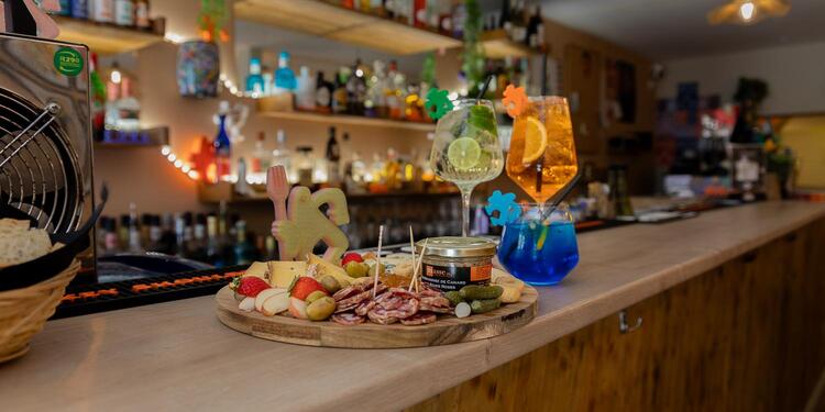 LE BULLE DINGUE, bar