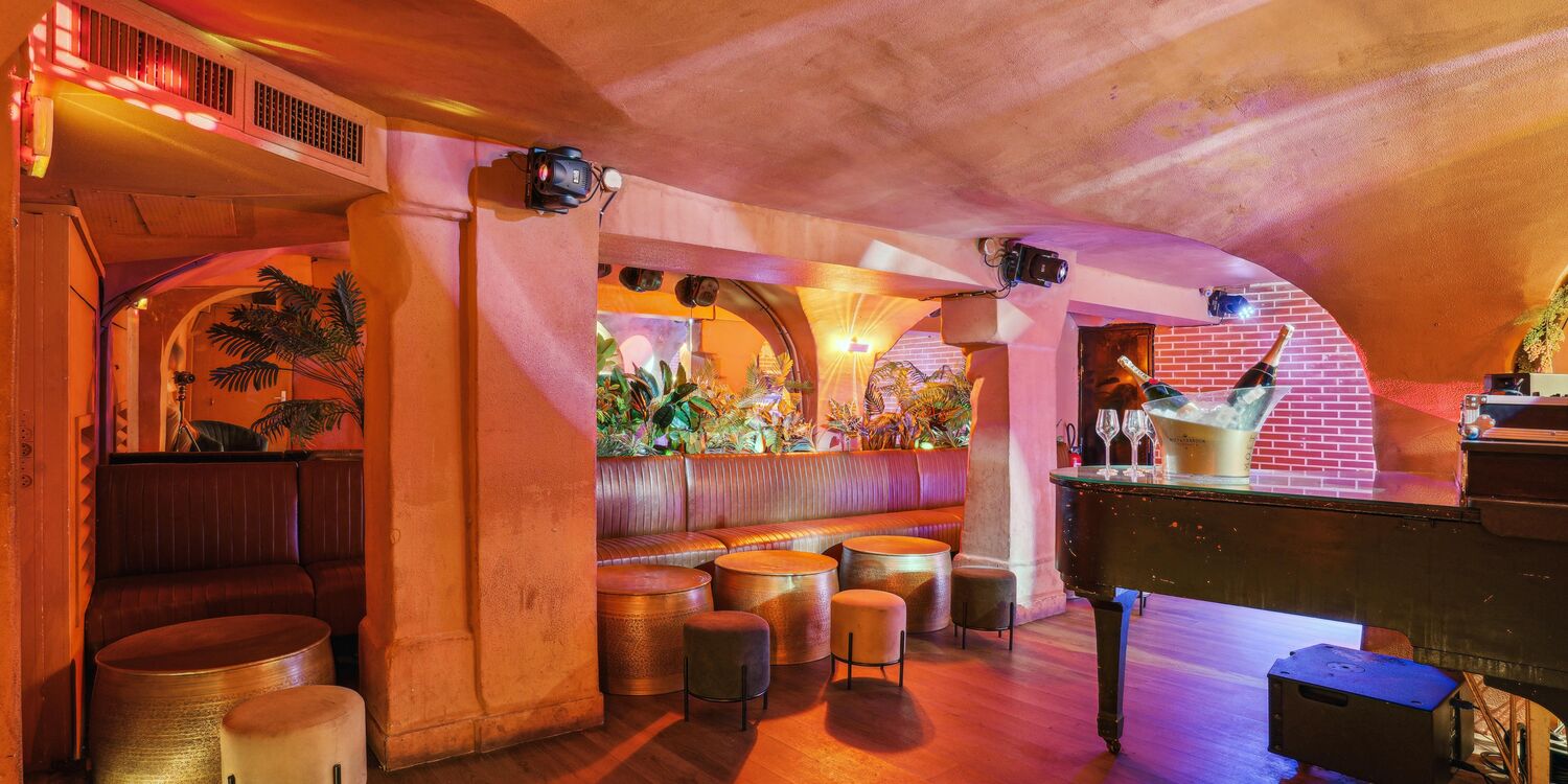 Banana Café - Privatisation, rental_room