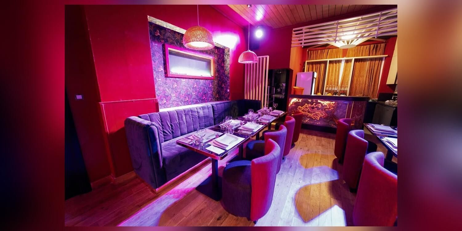 Vybes Lounge & Restaurant, bar