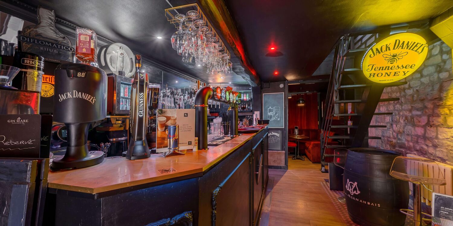 Black Pub, bar