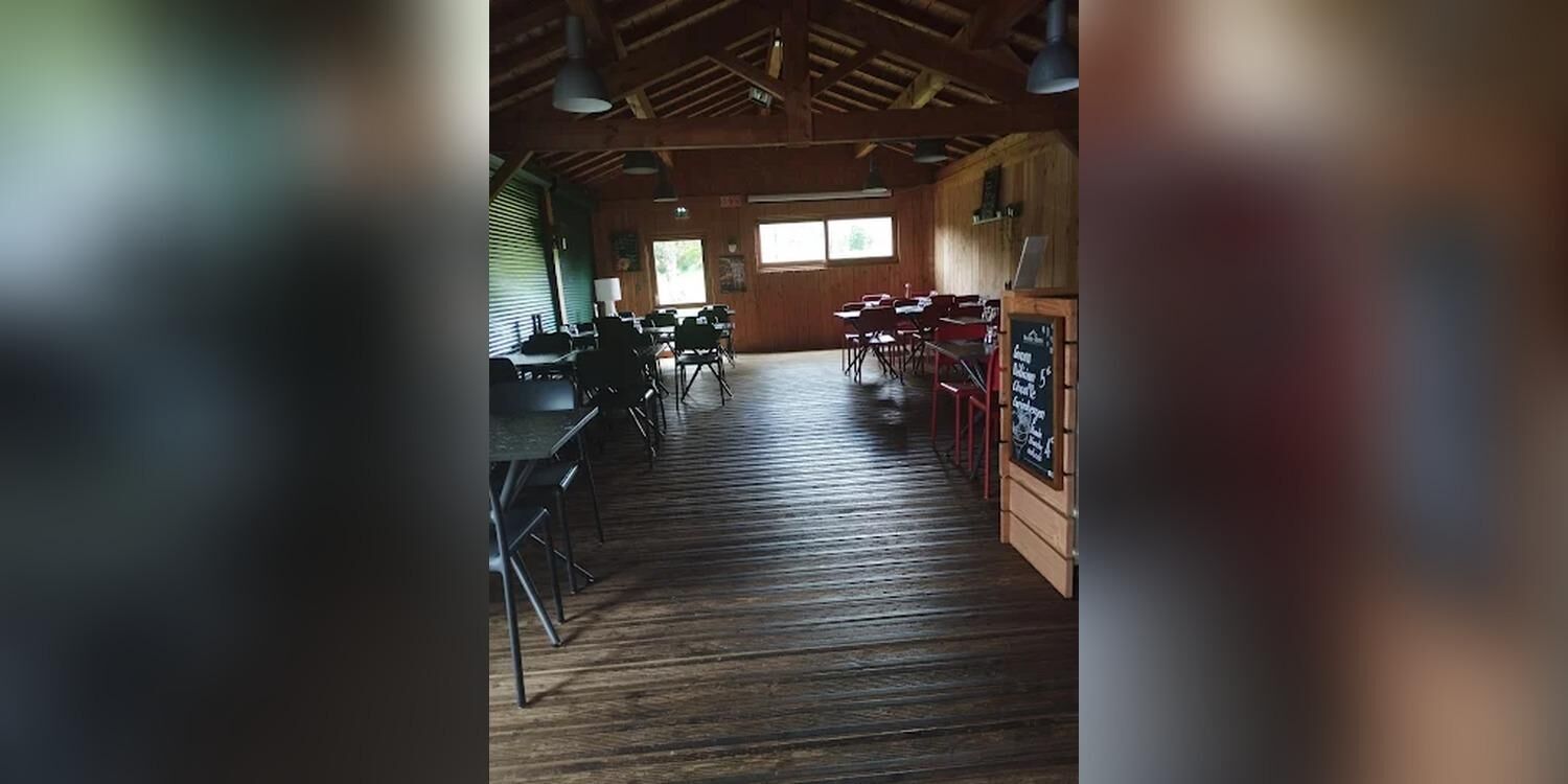 La guinguette au bord de l’eau, bar