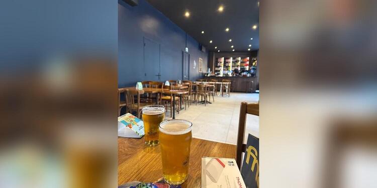 Le LYON'S, bar