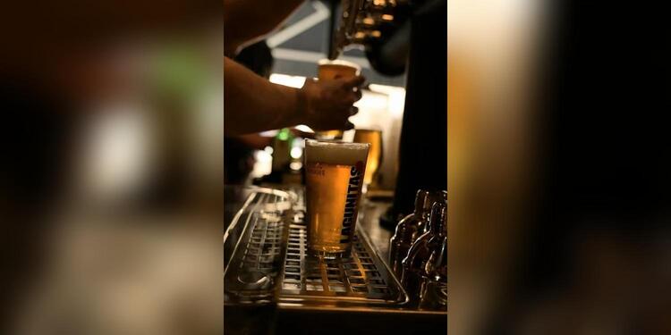 Le LYON'S, bar