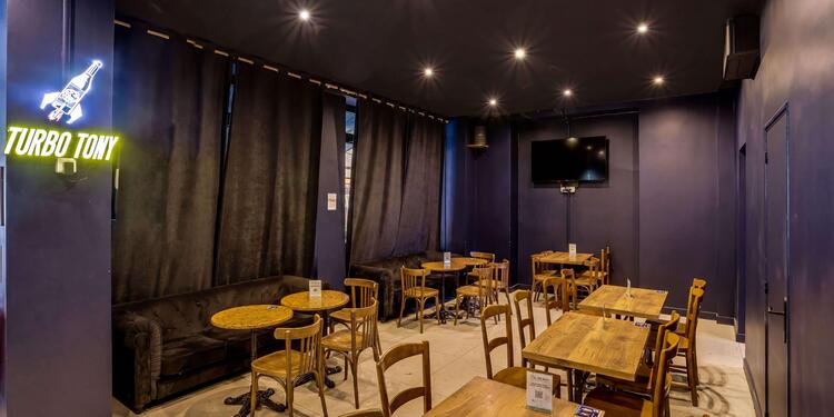 Le LYON'S, bar