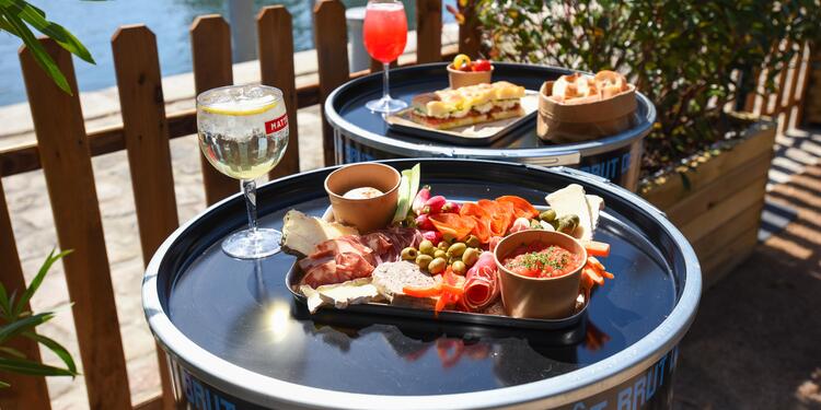 Paname sur Seine, bar
