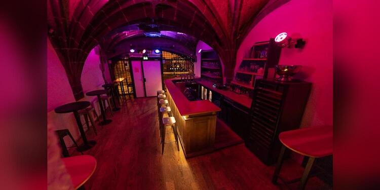 La chapelle, bar