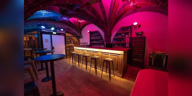 La chapelle, bar