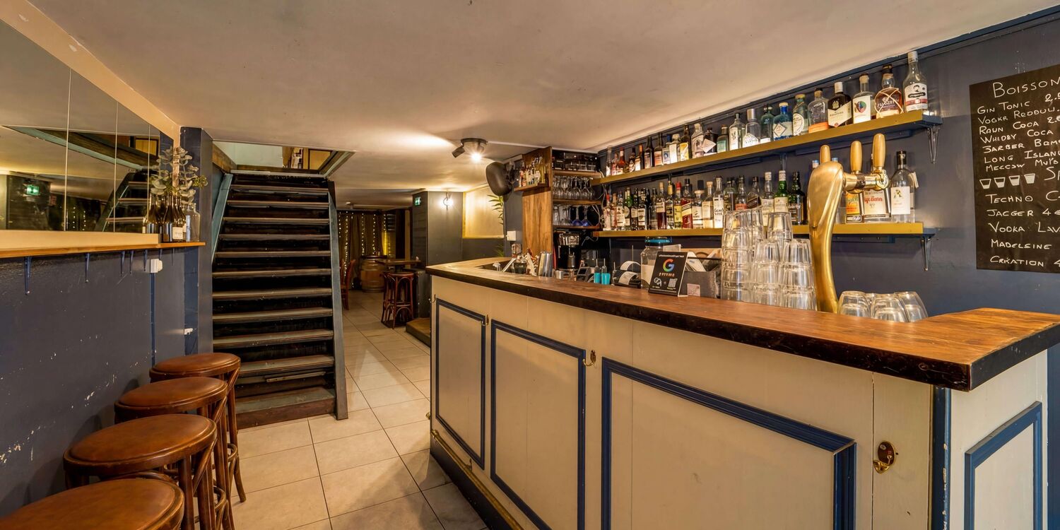 Hart's, bar