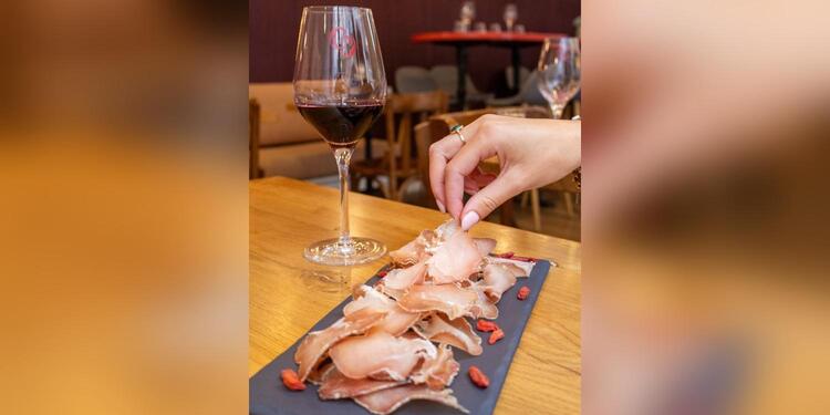 Les Petits Crus Paris, bar