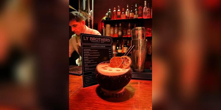 LY Brothers cocktail bar, bar