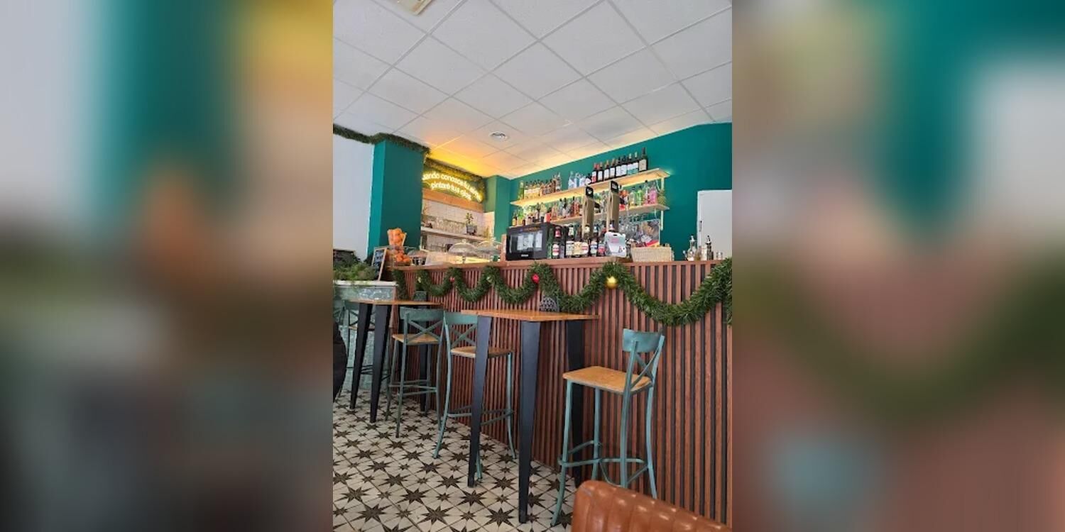 Julian's Coffee Bar, bar